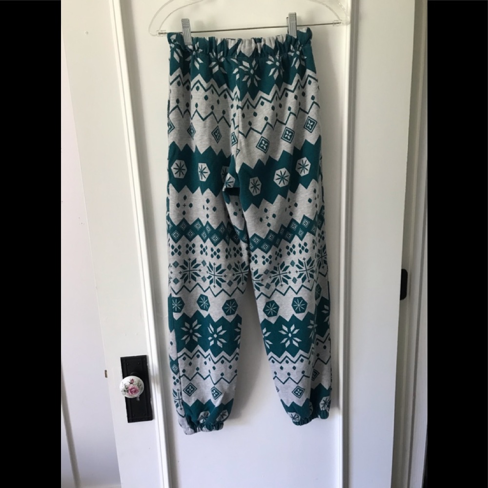 NWOT Colsie Holiday Christmas Sweatsuit Crop Top & Sweatpants - Picture 13 of 13